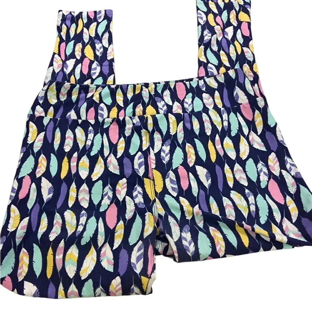 - Lularoe size TC (tall and curvy) fits ladies size 12-18 excellent confit…